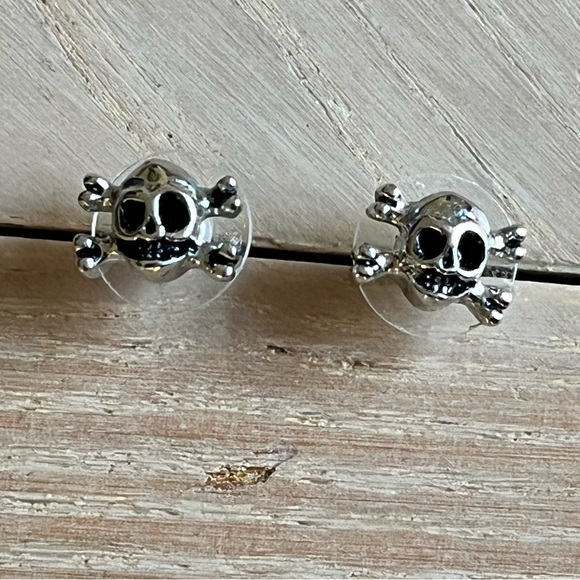Hot Topic Jewelry - HOT TOPIC Mini Skull Stud Earrings
